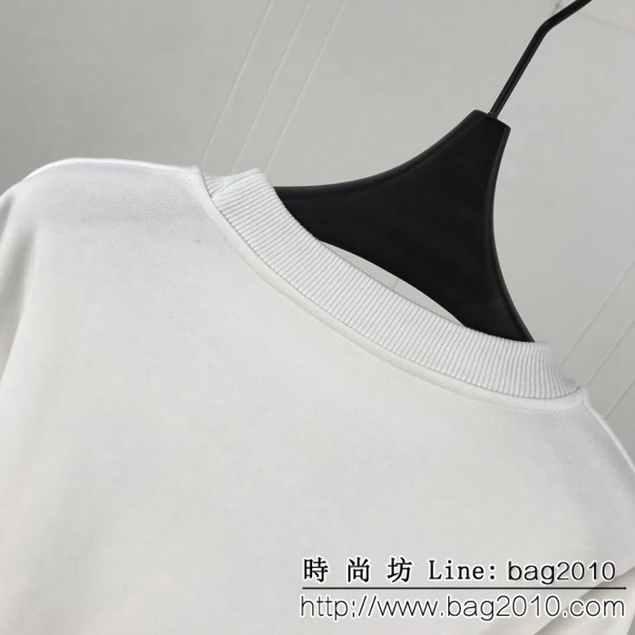MOS莫斯奇諾 18ss 小熊彩燈耶誕節限量款圓領衛衣 純棉加絨面料 保暖性高 高版本男女同款 ydi2351